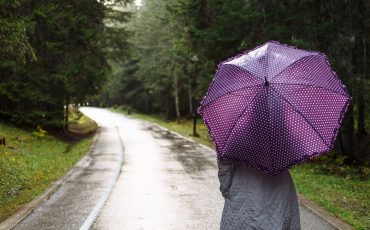 TIPS KEUANGAN UNTUK HADAPI MUSIM HUJAN